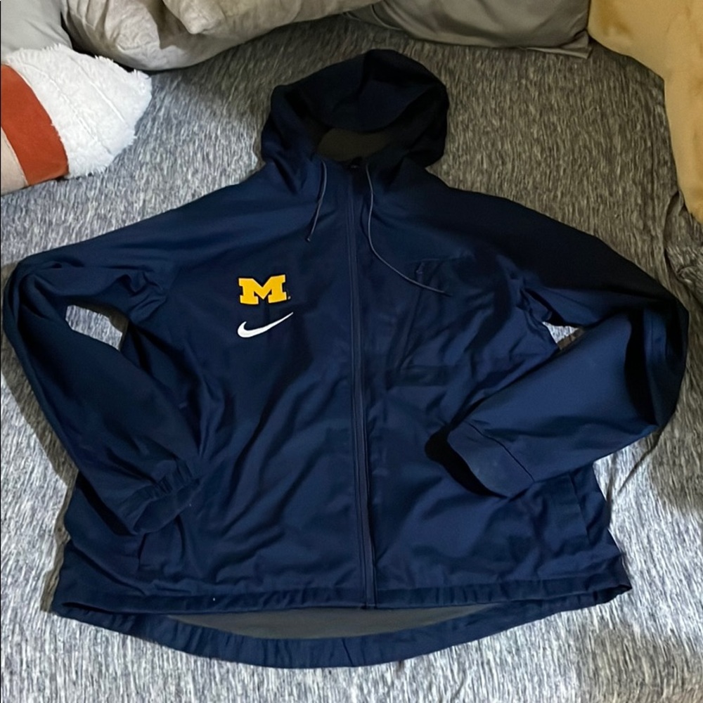 Michigan Nike Lightweight/Windbreaker Jacker